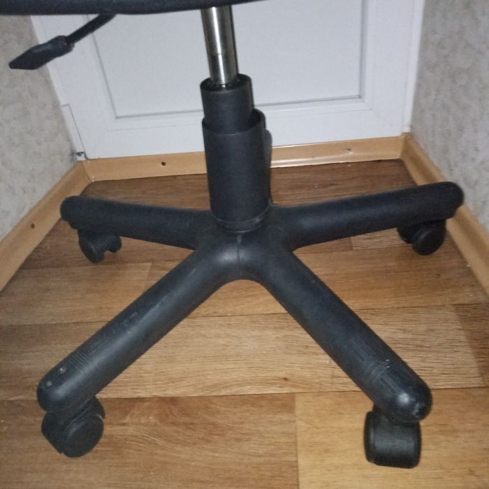 Продам компютерное кресло
