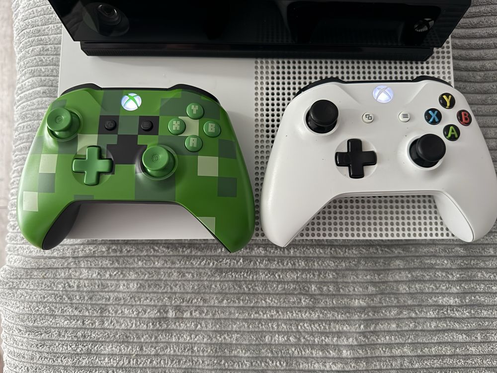 Xbox One S 500GB z napędem optycznym + 4 gry + 2 pady + Kinect