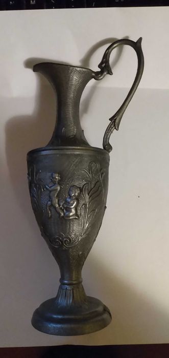 Dzbanek z cynkalu, bardzo ładny odlew