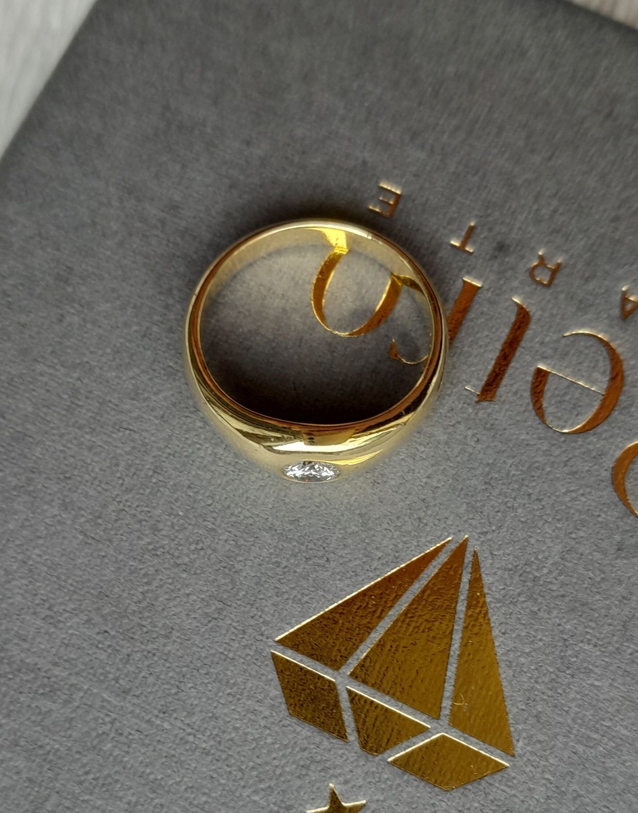 R.9 Pierścionek 3.9g Sygnet Diament 0.24ct Złoto 585 WYCENA