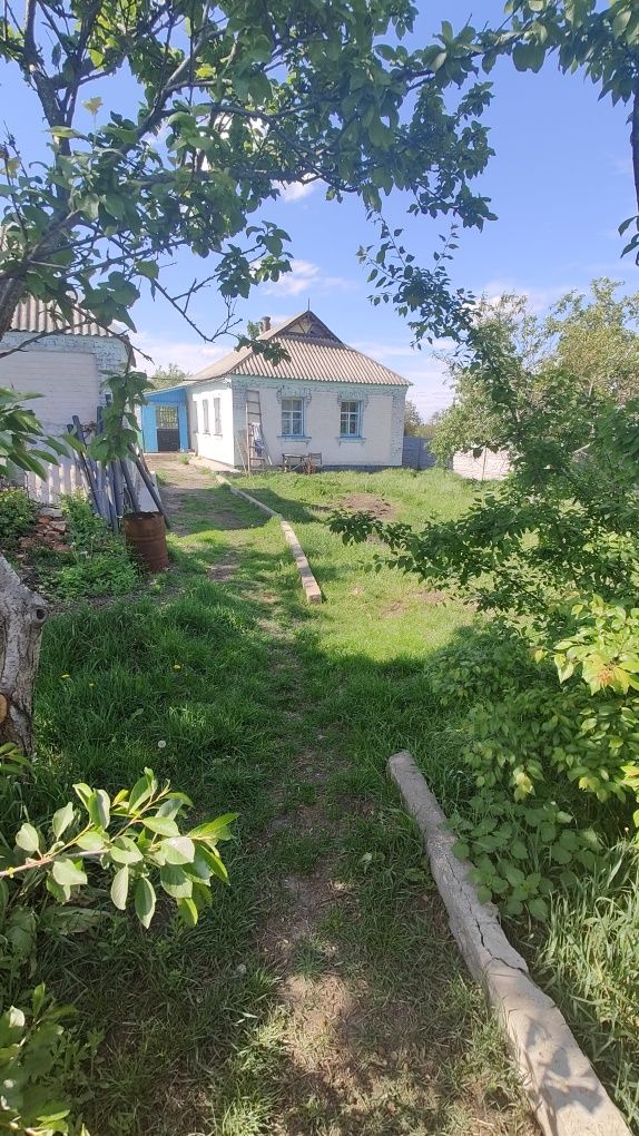 Продаж будинку с. Брюки