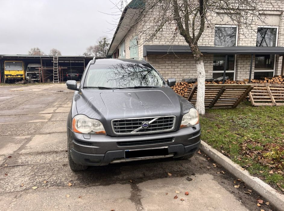 Два Свіжо пригнаних Volvo XС90 , 2003 р. Та 2007 р.