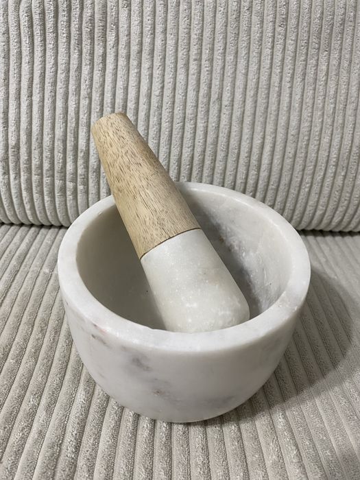 moździerz kuchenny z tłuczkiem marmurowy