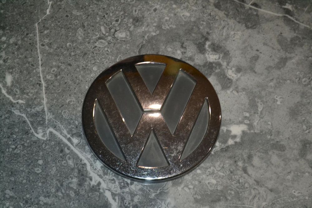 VW GOLF V PLUS EMBLEMAT LOGO ZNACZEK KLAPY BAGAŻNIKA 5M0853630