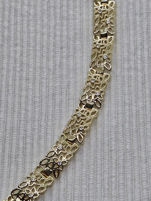 Bransoletka ażurowa kwistki z cyrkoniami stylizowana na Apart kolor zł