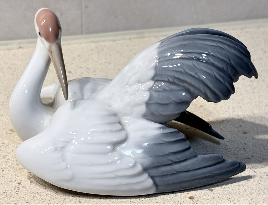 Lladro: Lindissima escultura em porcelana Garça em pose de nidificação