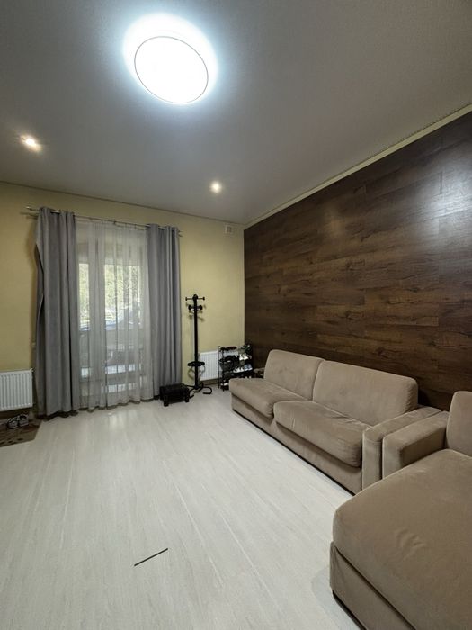 Терміново, 75 кв м, двокімнатна квартира.  вул. Амброса