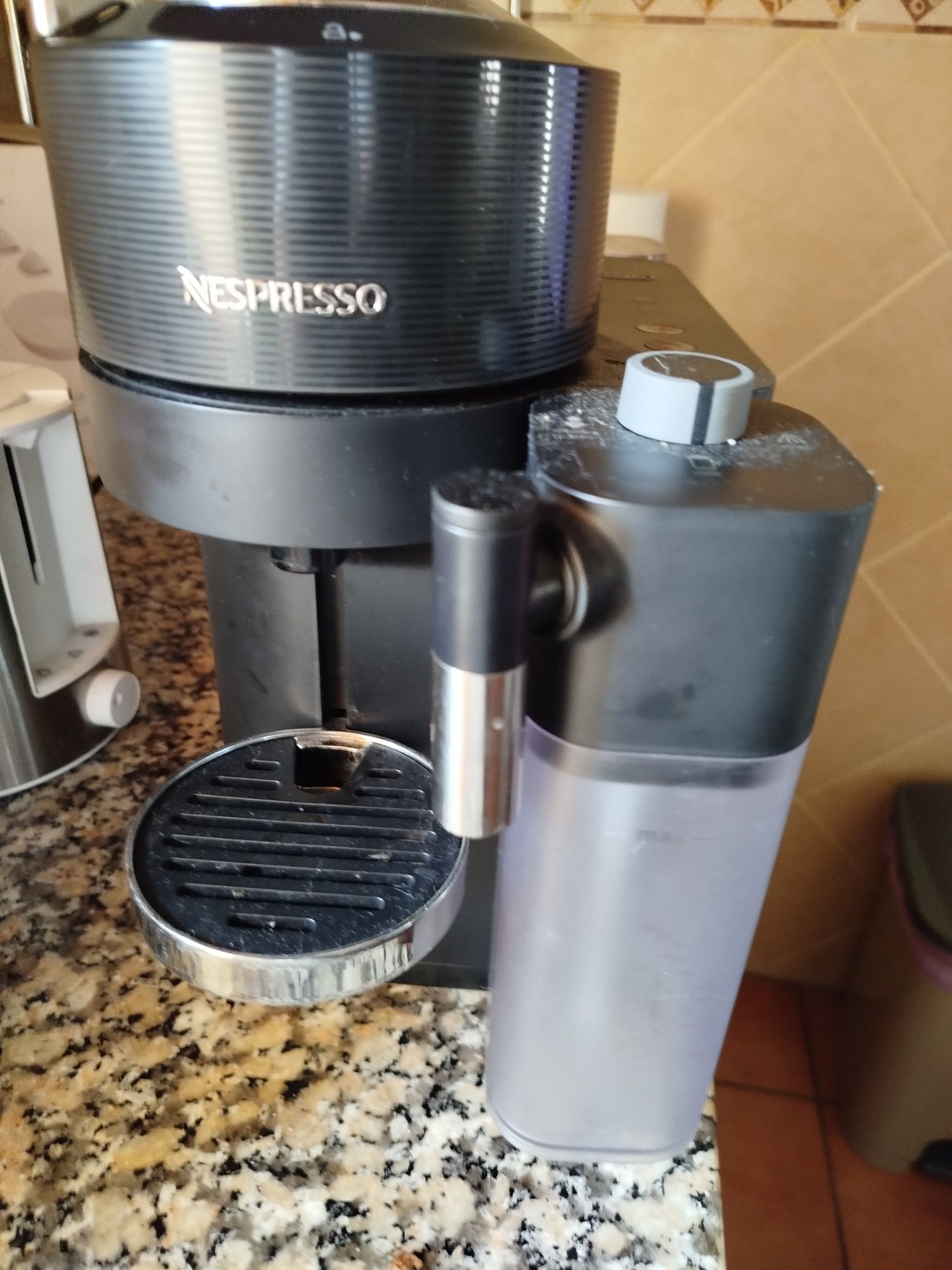 Vendo máquina Nespresso Vertuo Altíssima Plus