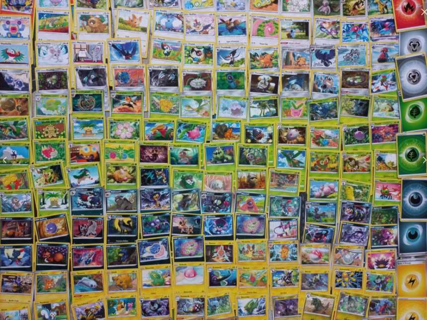 300 różnych kart pokemon + komplet energii + holo/rh + energie