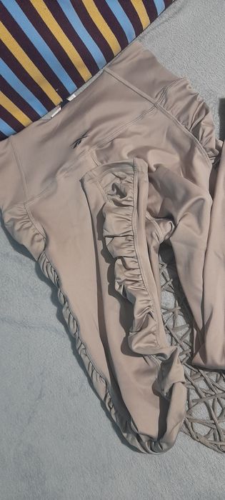 Damskie leginsy z marszczeniami po boku rozmiar S Reebok