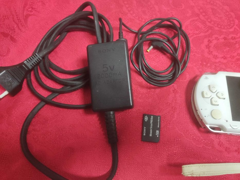 Playstation PSP Branca 1004- jogos- cartão 1GB