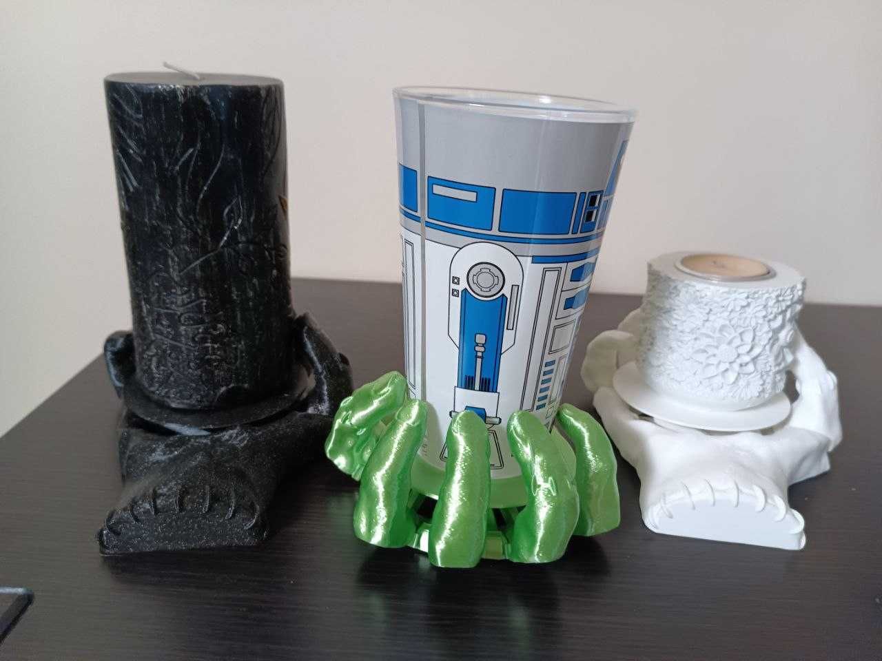 Podkładka ręka 3D zaciskająca się pod świeczkę , kubek , szklankę, etc