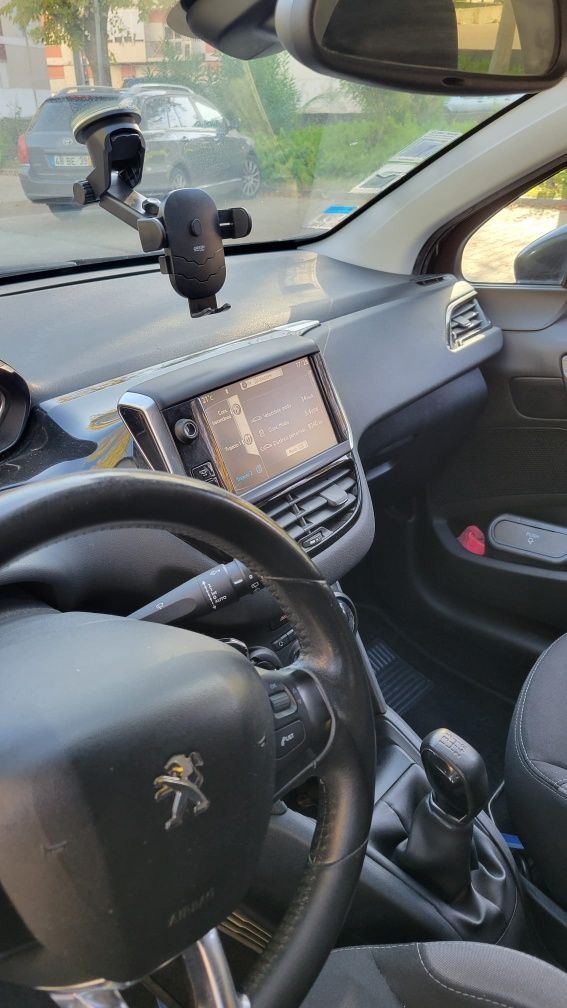 Peugeot 208 1.4 impecável