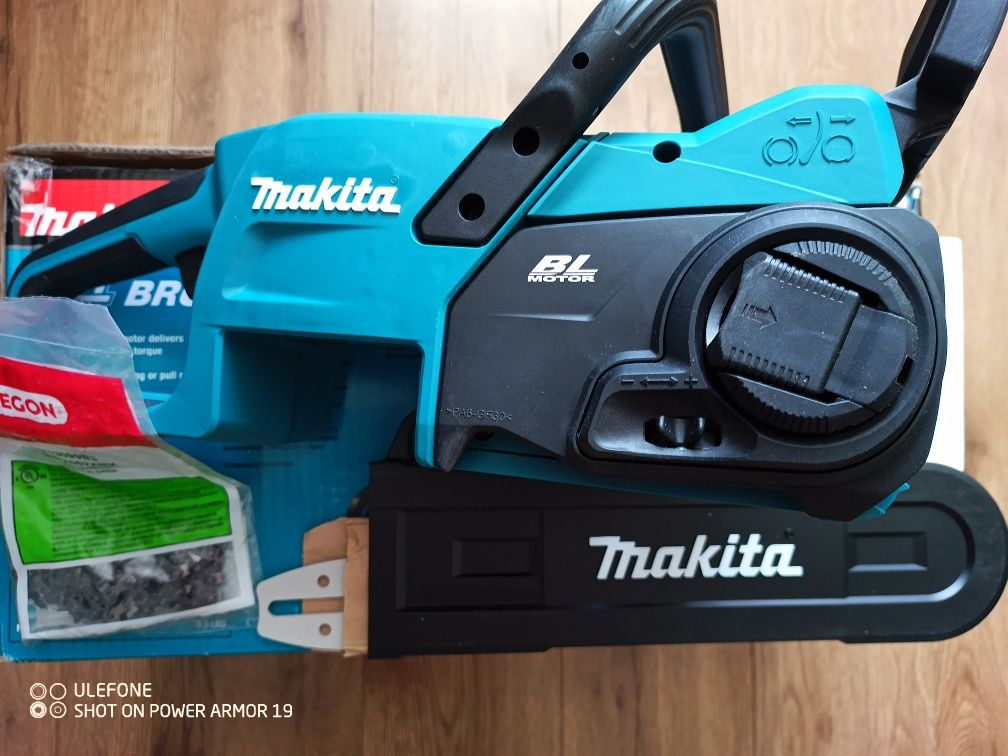 Makita XCU11 18V LXT Brushless Chainsaw