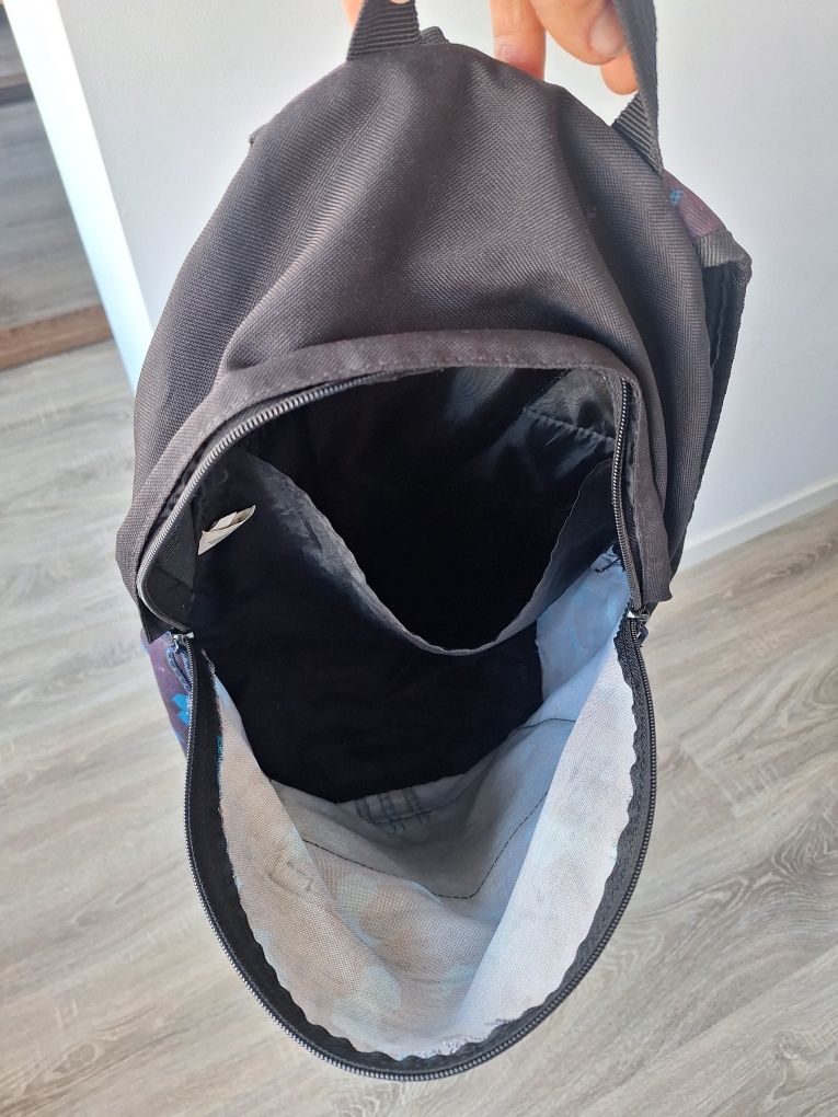 Mochila Adidas, tamanho médio