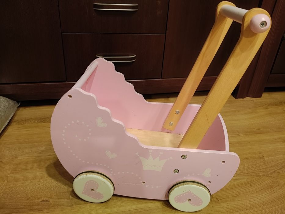 Zabawkowy wózek dla dziewczynki