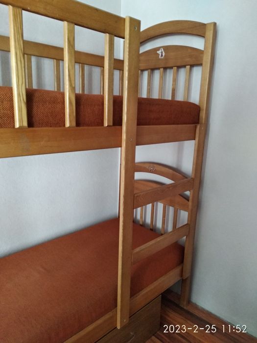 Ліжко двох ярусне , дерево з матрацами