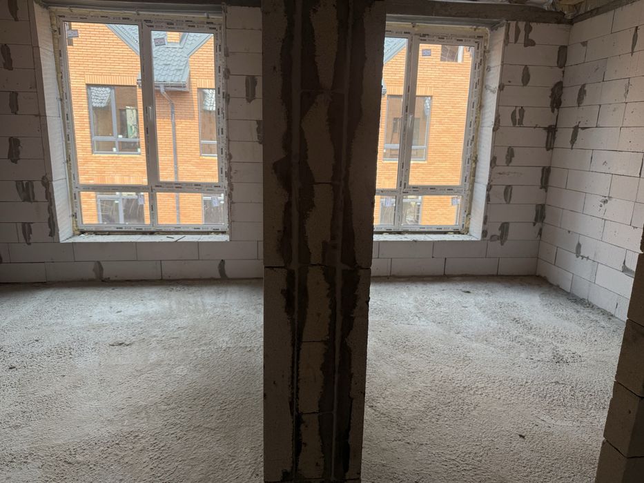 Таунхаус з окремим двориком! Центр Ірпеня! 85000$