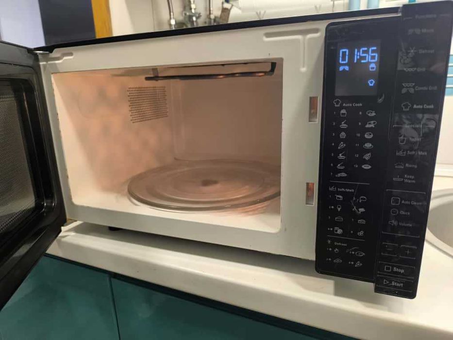 Micro-ondas HotPoint C/avaria