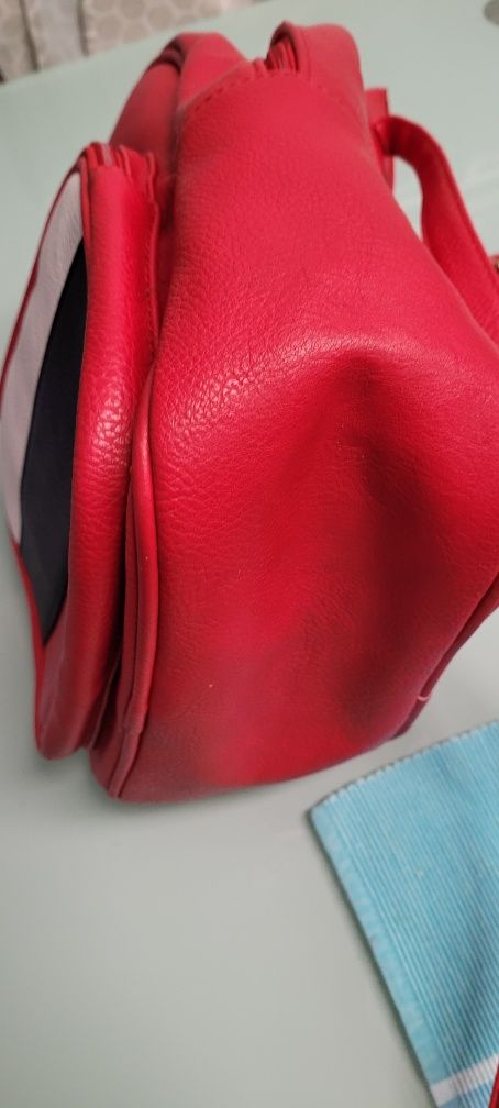 Mochila vermelha