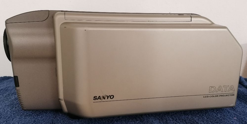 Projetor de Video Sanyo PLC-320ME, + 2 lampadas (vintage)
