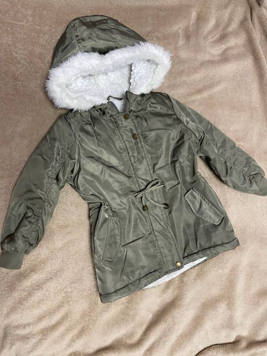 Парка на дівчинку у гарному стані