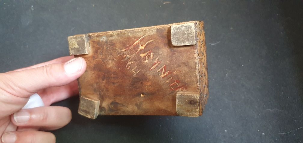 Szkatułka skrzynka na karty do gry 12 x 8 x 8 cm PRL retro vintage