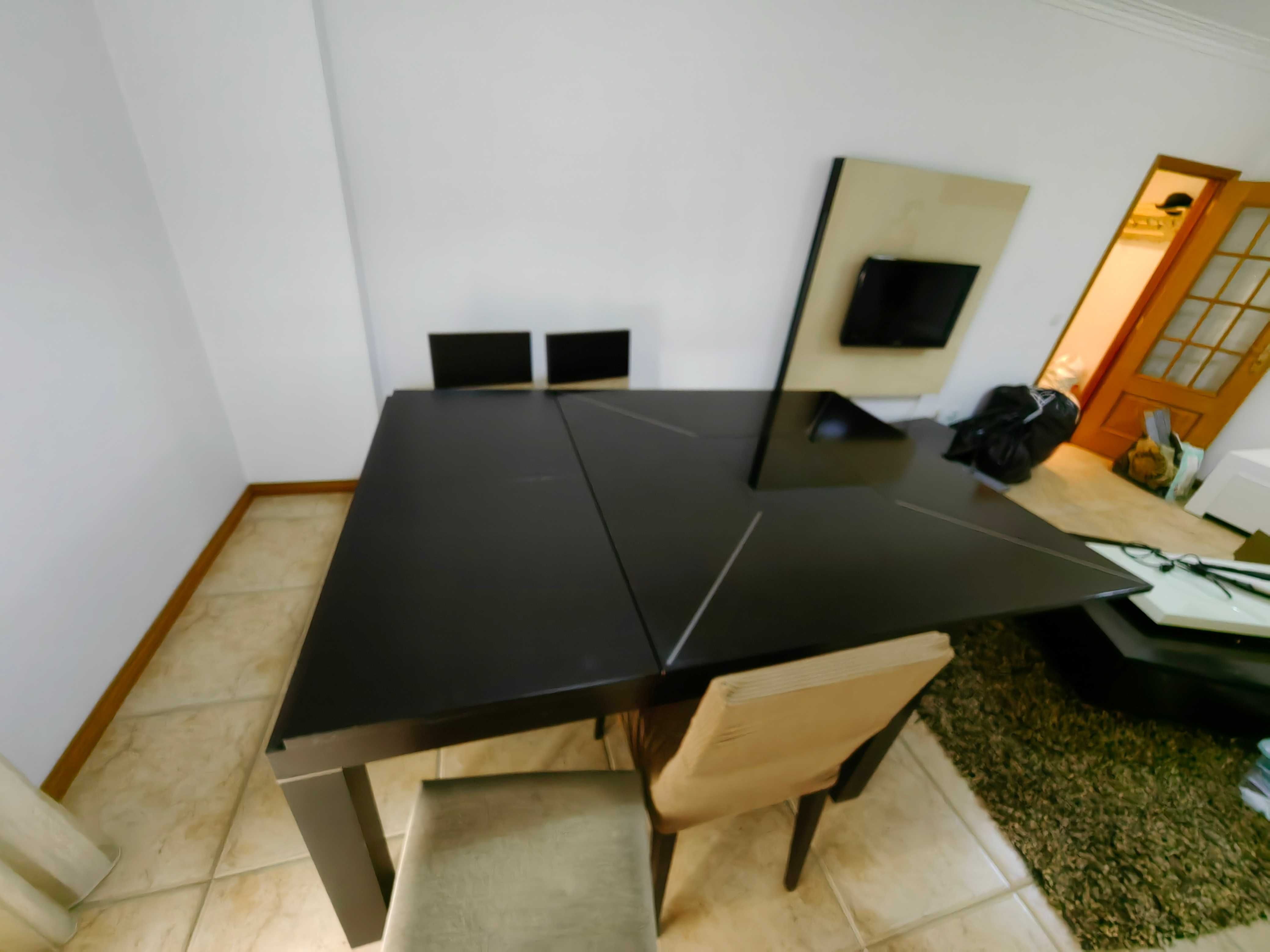 mesa de jantar em madeira extensível