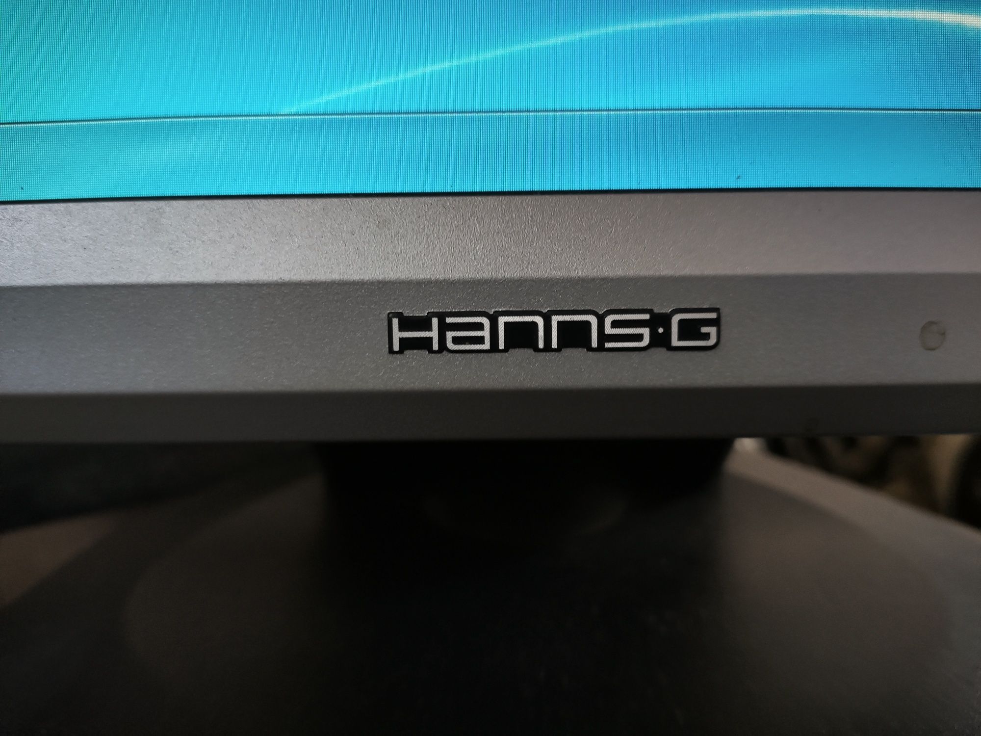 Монітор Hanns G HG221A з вбудованими колонками
Монітор в дуже хорошому