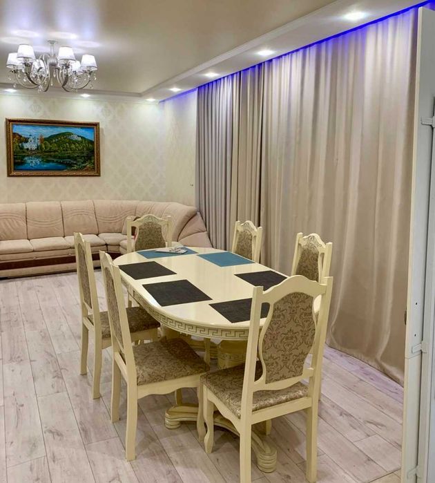 Срочно продам две одинаковые люстры!!!