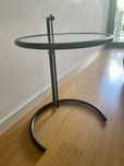 Mesa de apoio design Eileen Gray ajustável
