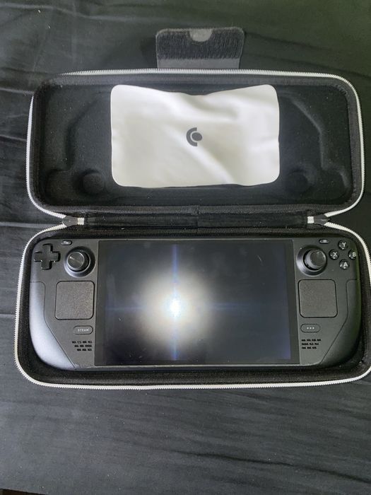 SteamDeck OLED 1T Semi Nova + Dock (menos de 100h de uso)