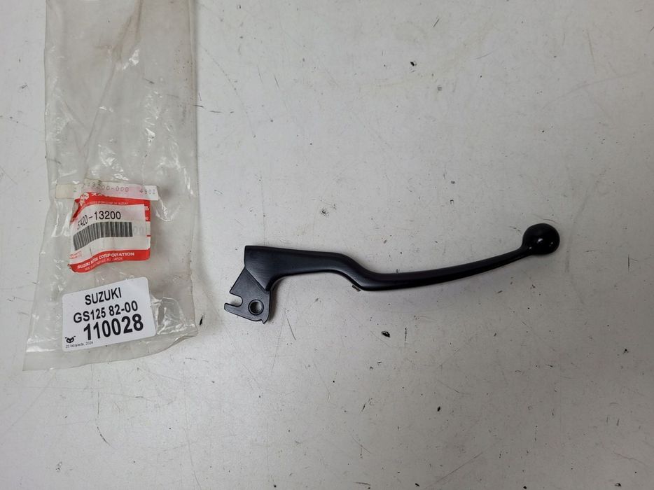 SUZUKI GS125 82-00 DŹWIGNIA KLAMKA HAMULCA PRZÓD 57420-13200