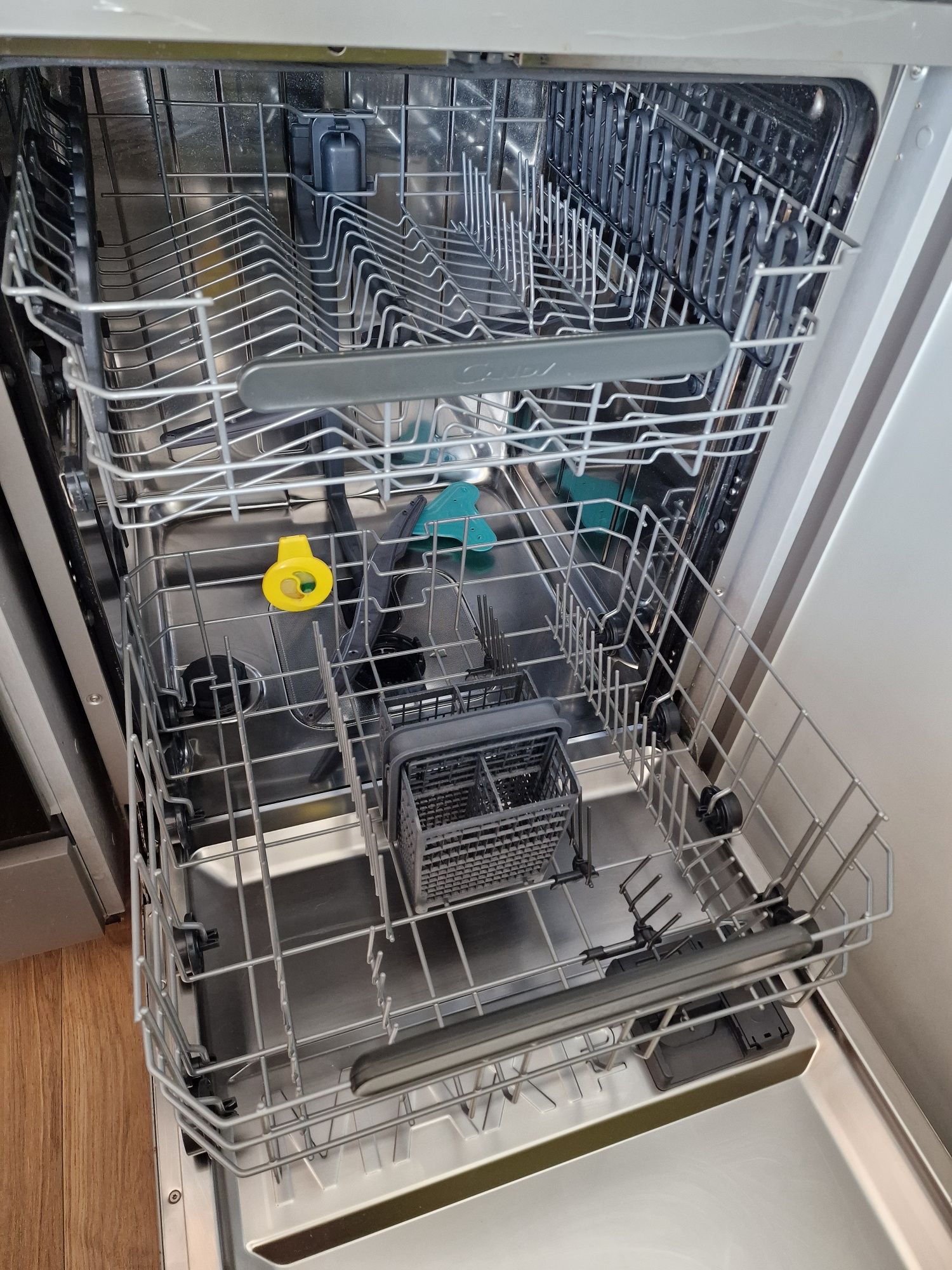 Máquina de lavar loiça CANDY 15 conjuntos CF5C4F0PX