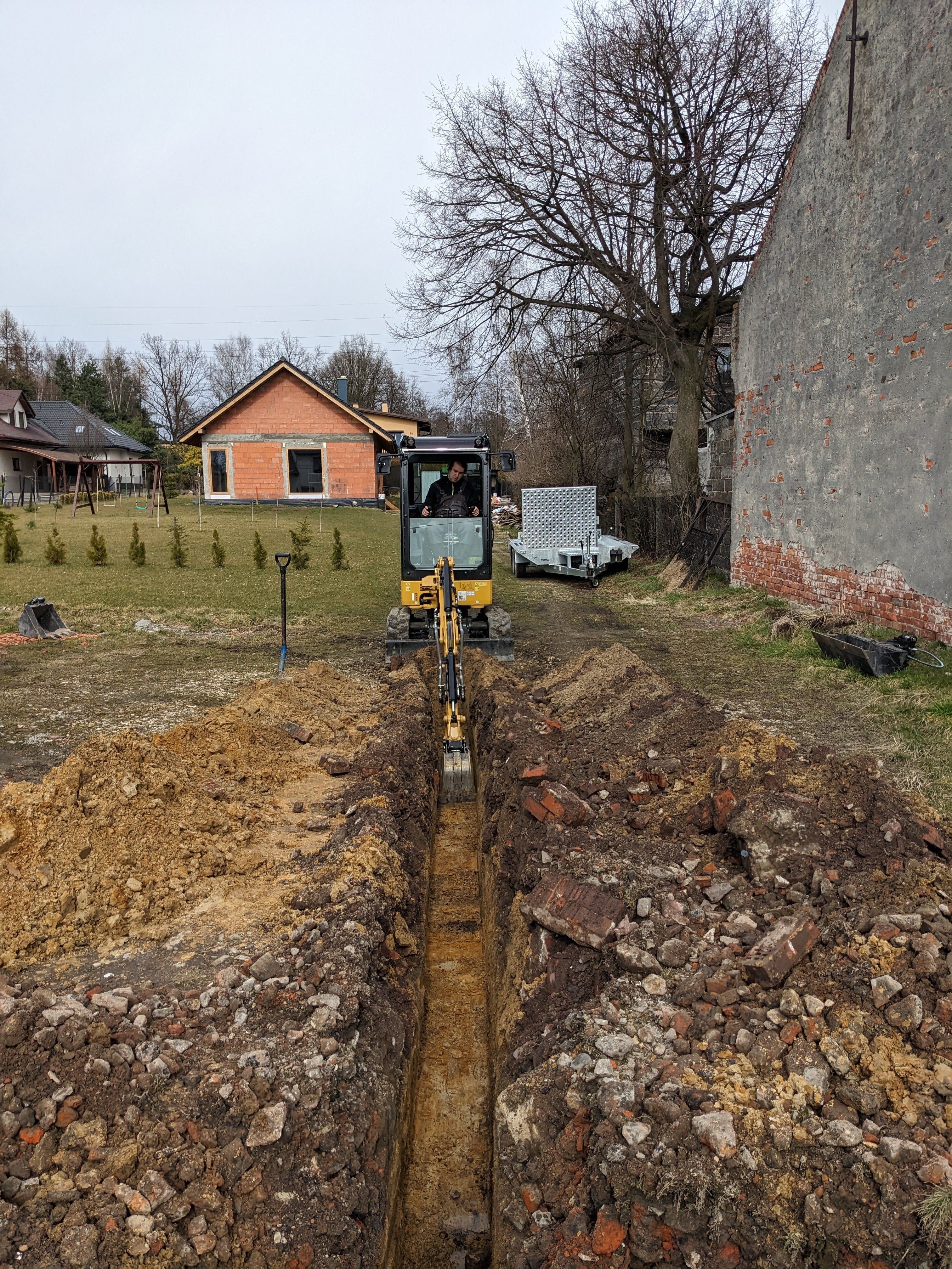 Wynajem usługi  Minikoparka Minikoparki z operatorem lub bez