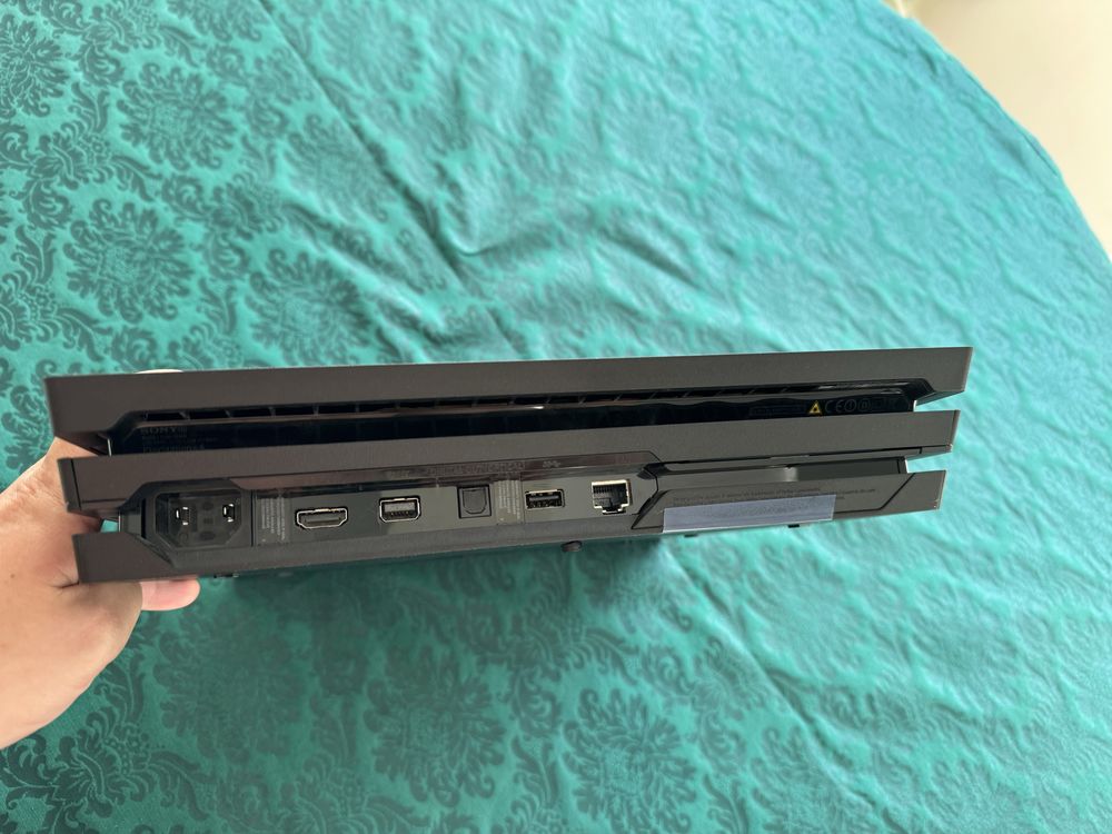 PS4 Pro 1 TB excelente estado