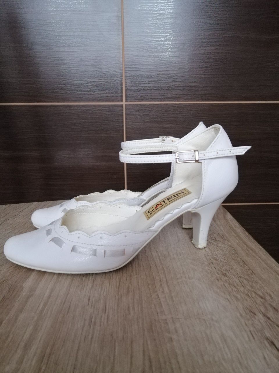 Buty ślubne białe