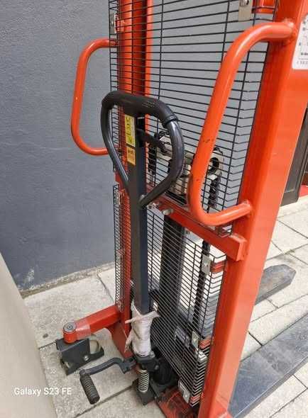 Empilhador Manual 1000kg seminovo pouco uso marca Qmax...