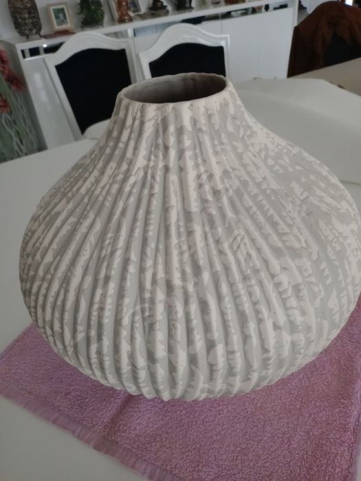 Vendo  jarrão em  grey  muito giro   dá para colocar flores ou usar as