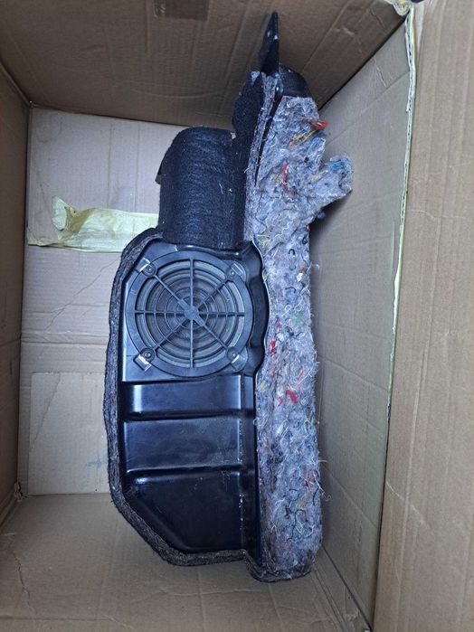 Subwoofer Audi a6 Kombi firmy BOSE