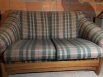 Dois sofas de 2 lugares