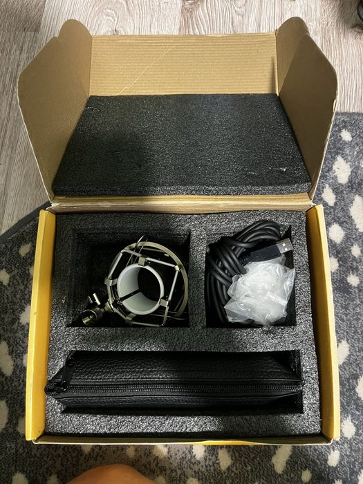 Mikrofon.  hapa monkey , kabel , uchwyt