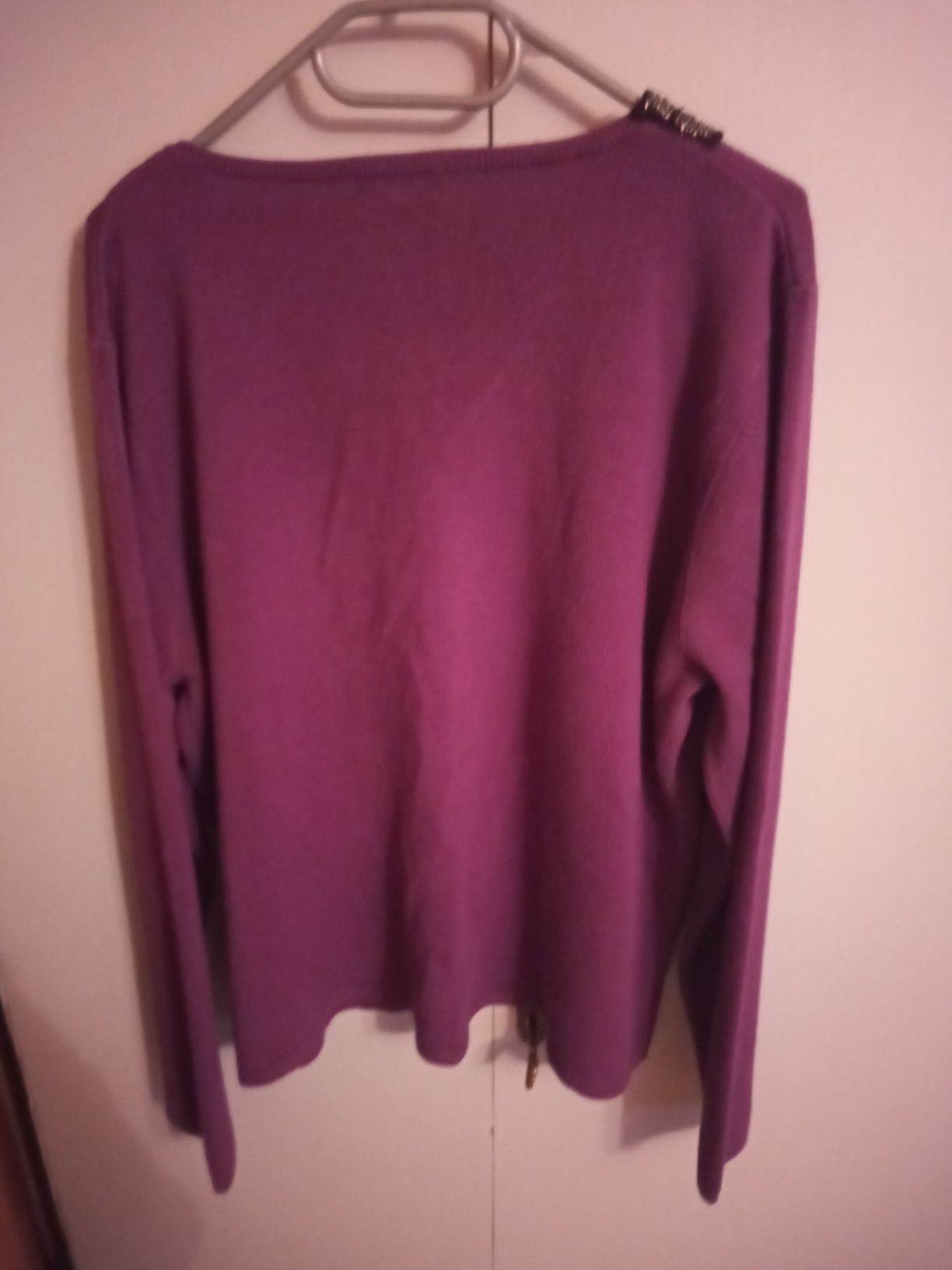 Sweter damski z aplikacją
