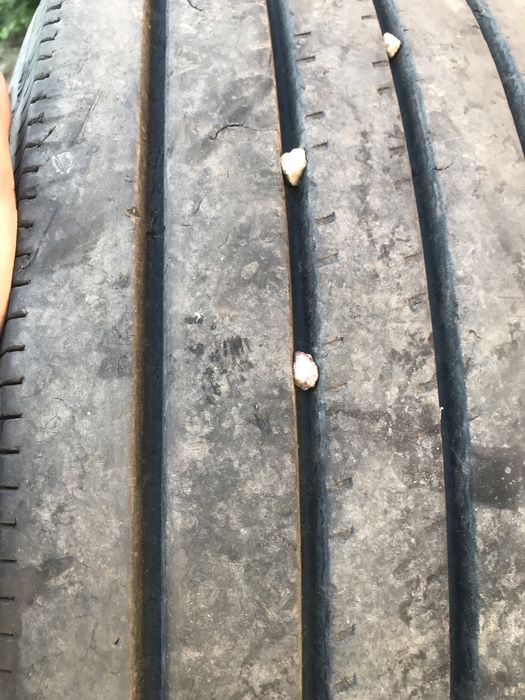 Продам 2 грузовые покрышки 315/70R22,5