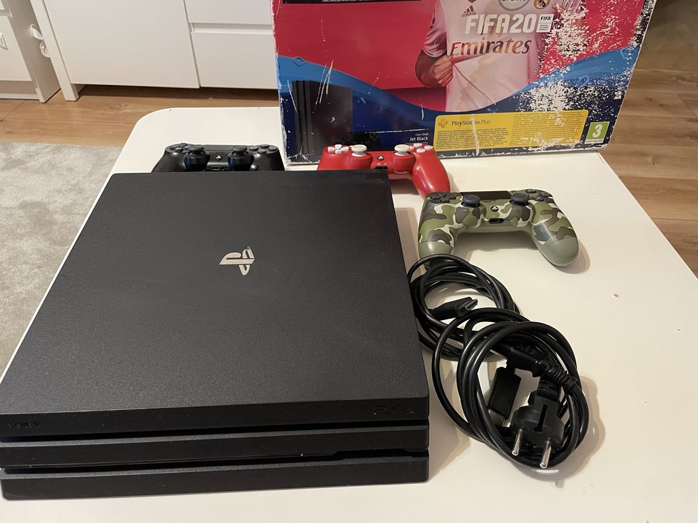 Ps4 pro 1TB, zadbana, 3 pady, walizka do transportu