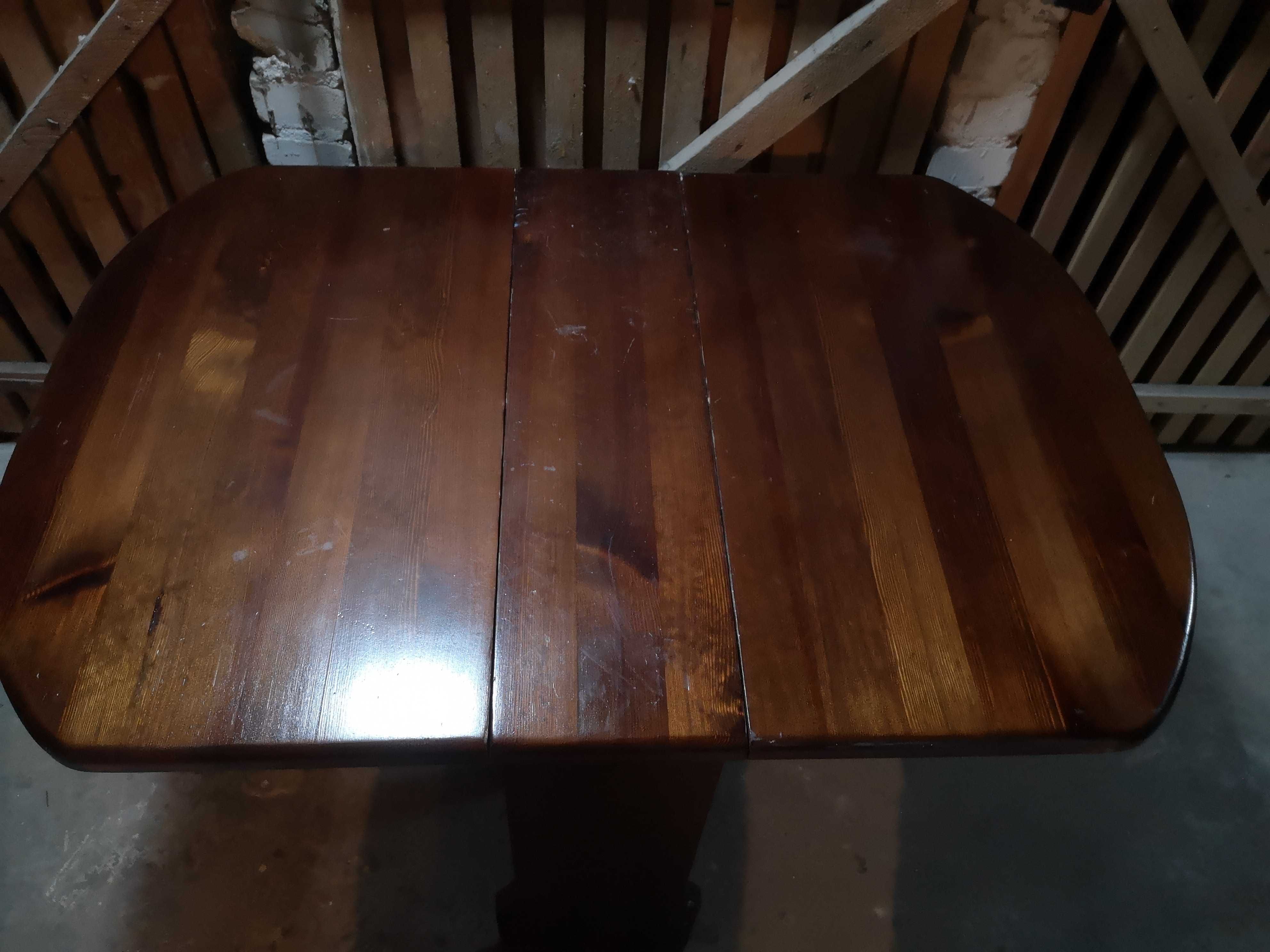 Stół drewniany, rozkładany.