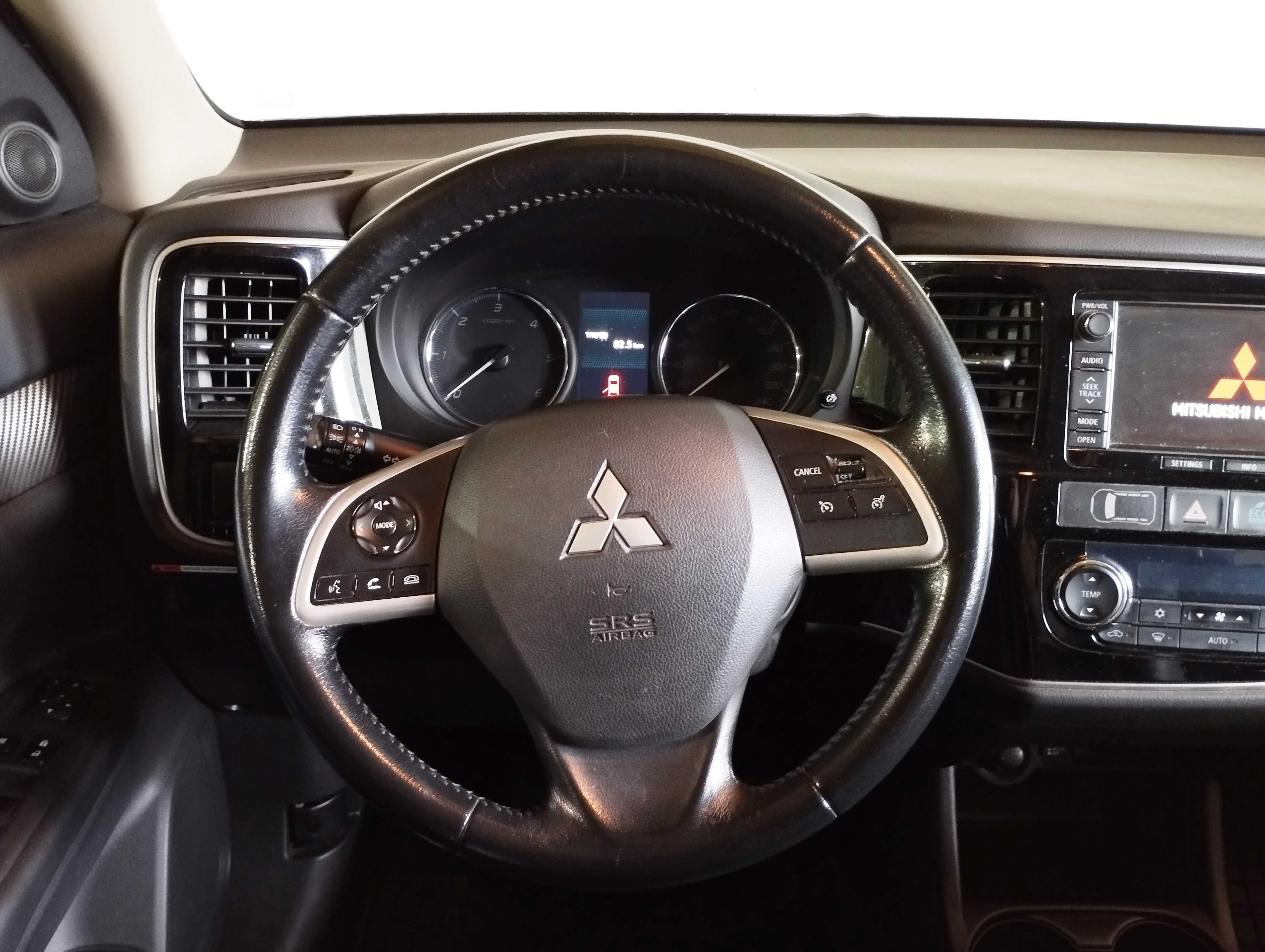 Mitsubishi Outlander 2.2 DI-D Instyle Navi