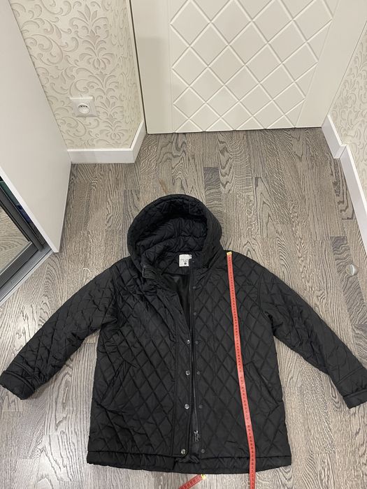 Куртка чорна  осіння — весняна з утепленням і капішоном