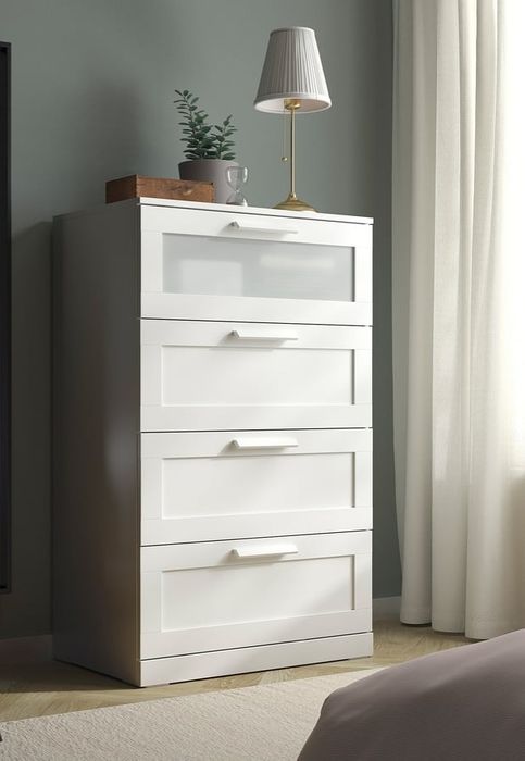 Cómoda de 4 gavetas Brimnes da Ikea