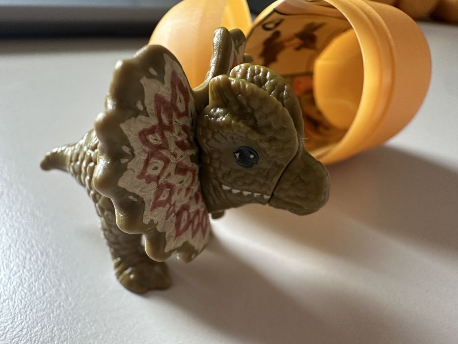 Natoos figurka dinozaur z Kinder Niespodzianki
